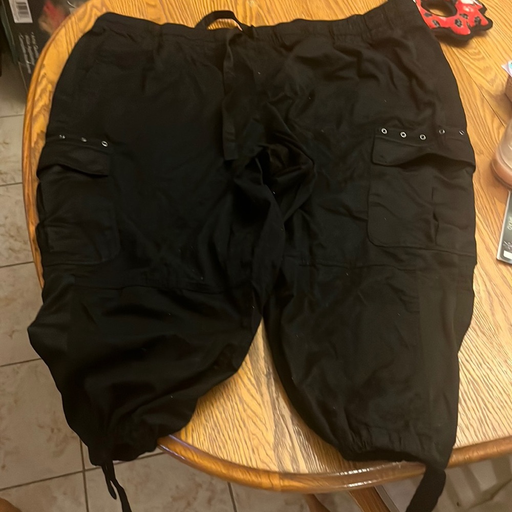 Lane Bryant black capris 26/28